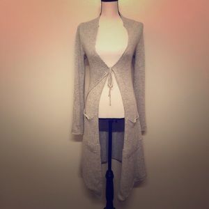 Long sweater cardigan with pockets